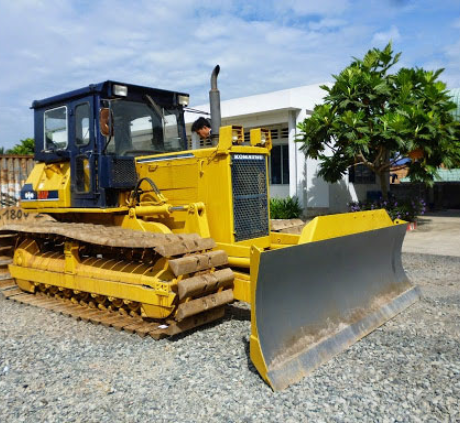 may-ui-komatsu